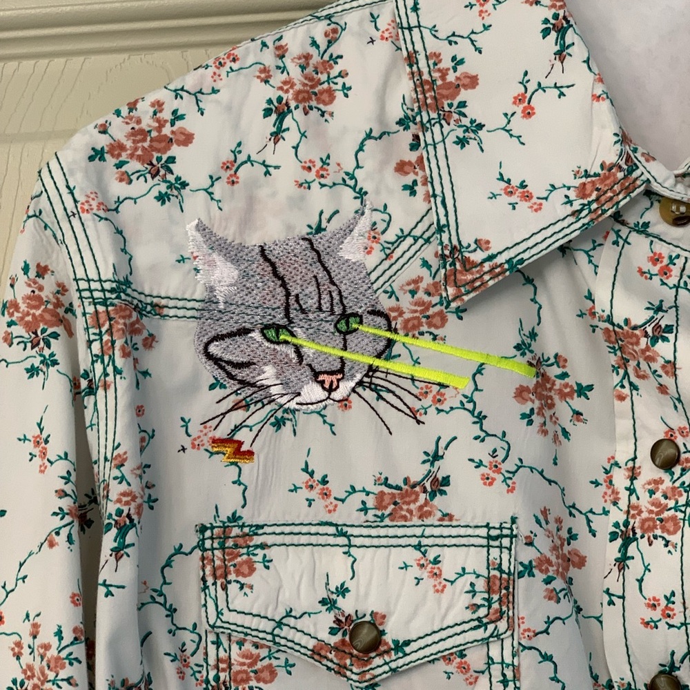 Vintage Ladies Pearl Snap button up shirt with Laser Cats embroidery XL